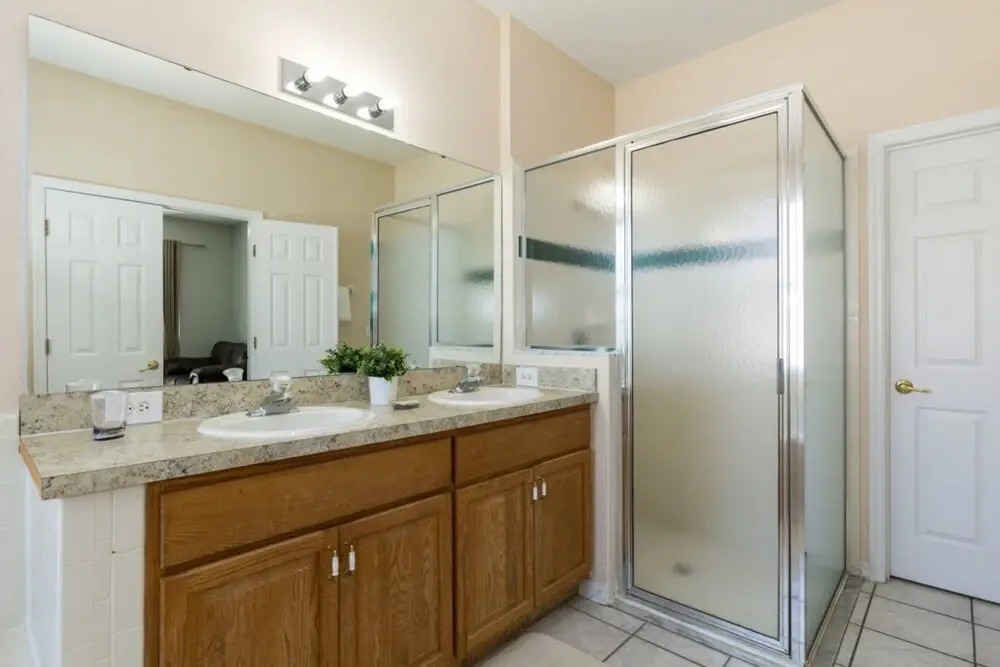 Sunset Lakes 3 bed - photo 9