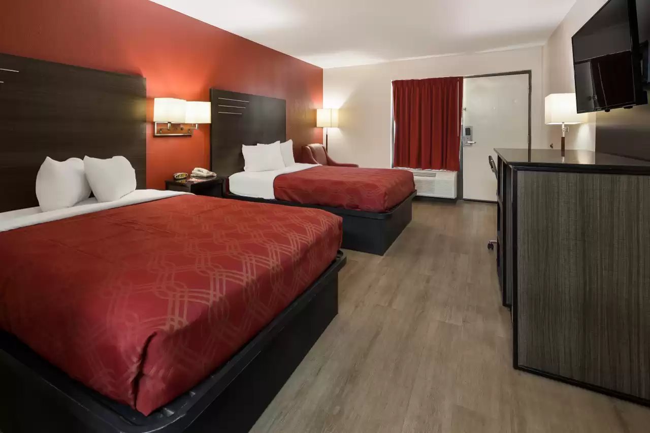 Econo Lodge Madison Airport - photo 13