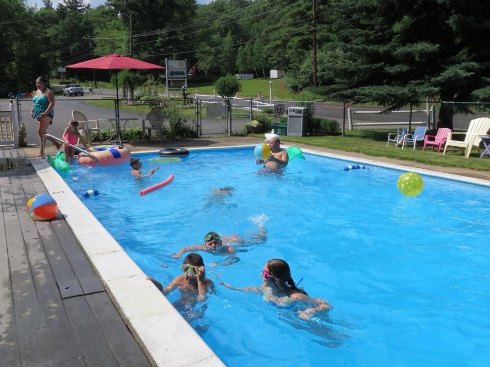 Lake Winnipesaukee Motel - photo 41