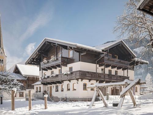 Kinderbauernhof Scharrerhof — 4-Star Luxury Hotel in Hollersbach Im Pinzgau, Austria