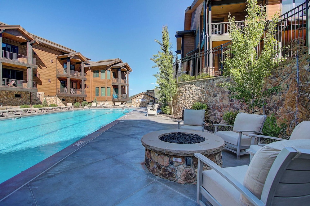 Juniper Landing 3 Bedroom by Avantstay Condo in Park City Mountain Resort w Pool Hot Tub & Gym - photo 29