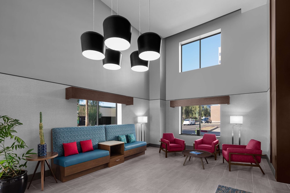 Hampton Inn Phoenix Biltmore - photo 3