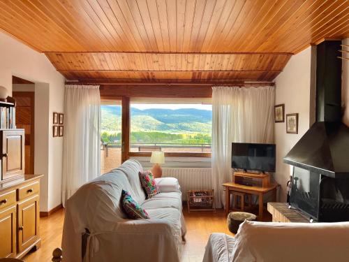 Piso Puigcerda Vistas Y Piscina in Puigcerda, Spain