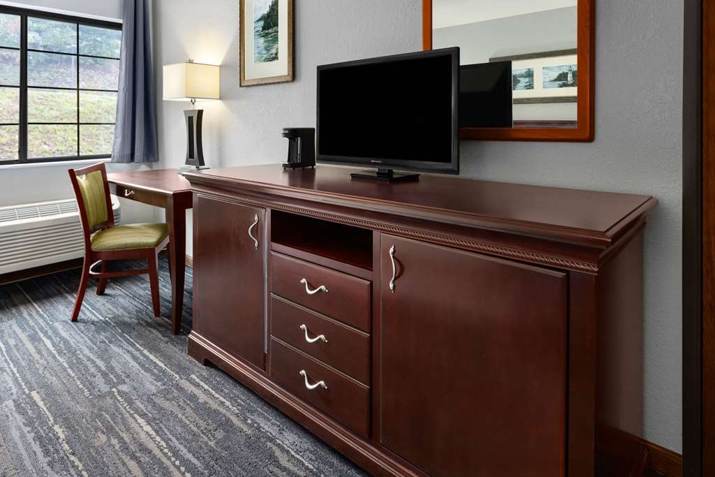 Days Inn by Wyndham Iron Mountain - photo 27