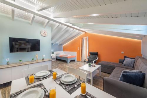 Colorful House — 4-Star Luxury Hotel in Kremasti, Greece