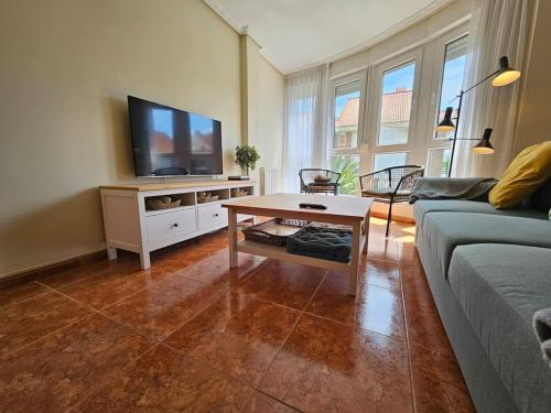 Apto En la Playa Santona C05a02 by R2r Consulting — hotel in Santona