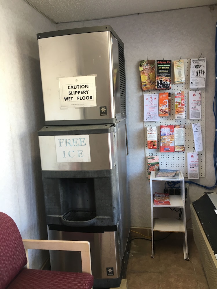 Journeys End Motel in Absecon, United States