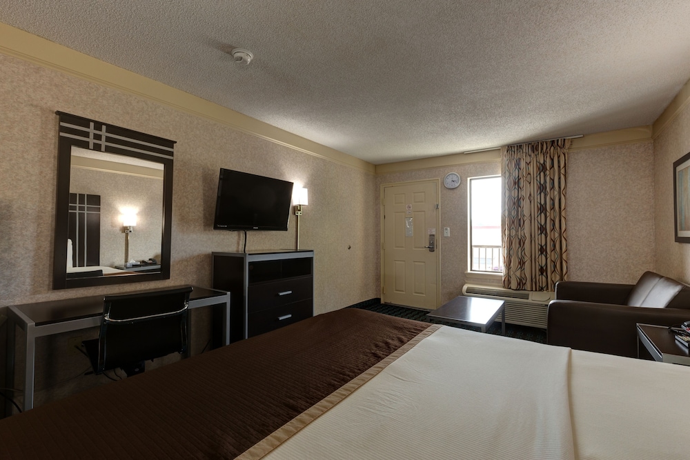 Deluxe Inn Fayetteville I 95 Exit 49 - photo 11