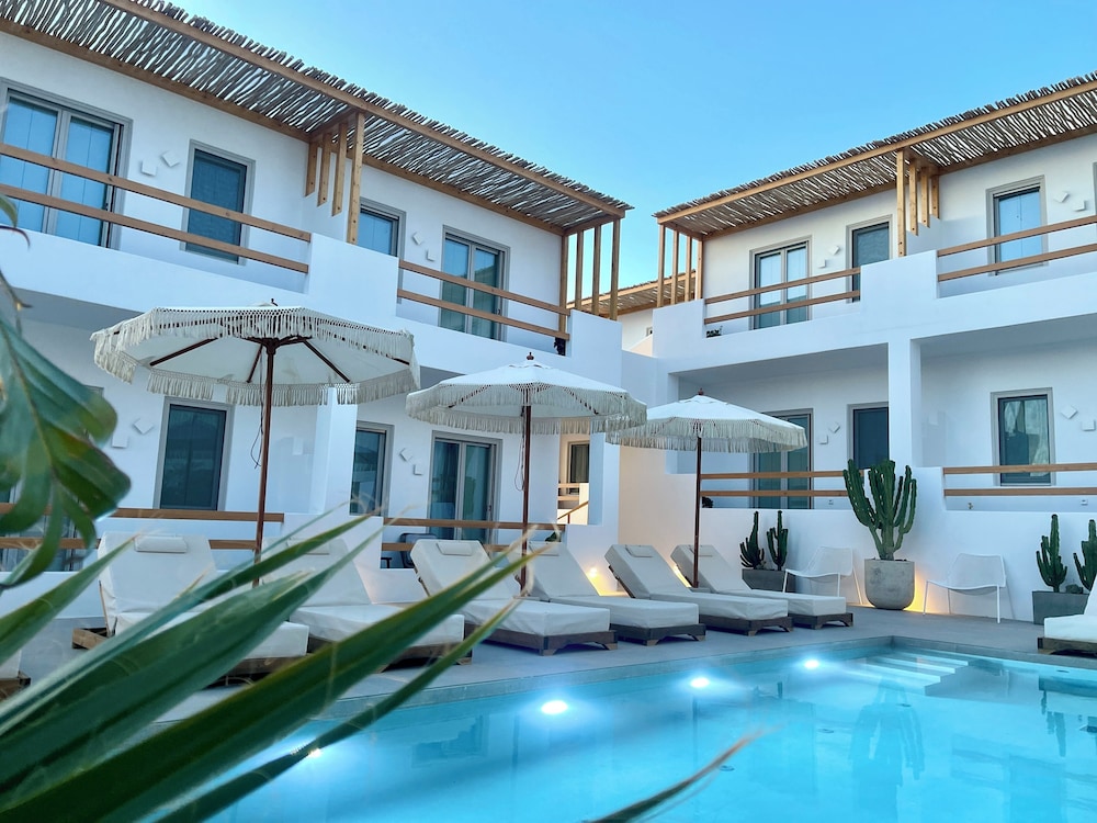 Mykonos Dot Suites — Ano Mera