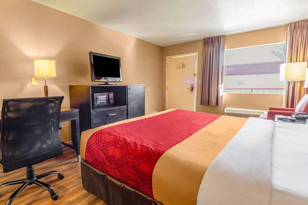 Econo Lodge Meridian South - photo 15