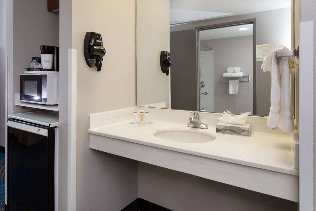 Days Inn & Suites by Wyndham Denver International Airport - photo 25