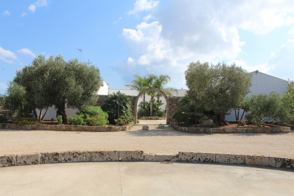 Azienda Agrituristica Masseria La Verna — 4-Star Luxury Hotel in Patu, Italy