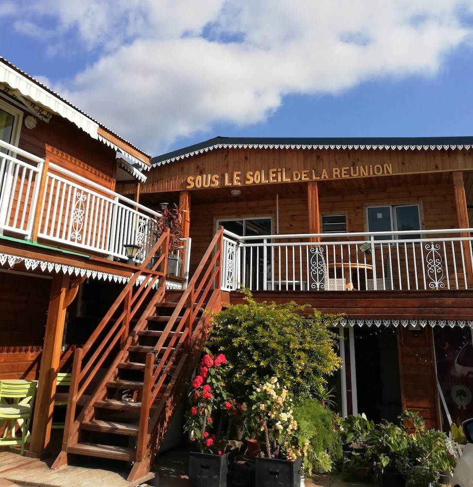 Sous Le Soleil De La Reunion 12780066 — La Possession