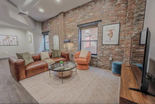 Charming 1 Bedroom Apt Laundry in Unit — 4-Star Luxury Hotel in Boston, United States