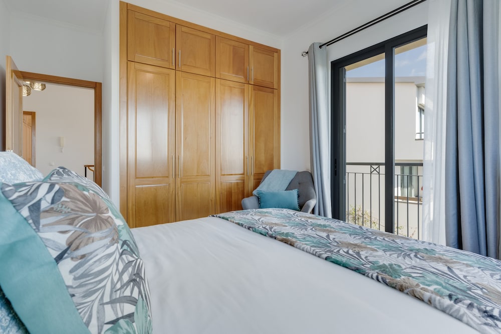 3B Villa Heated Pool Barbecue Games Room — 4-Star Luxury Hotel in Funchal, Portugal