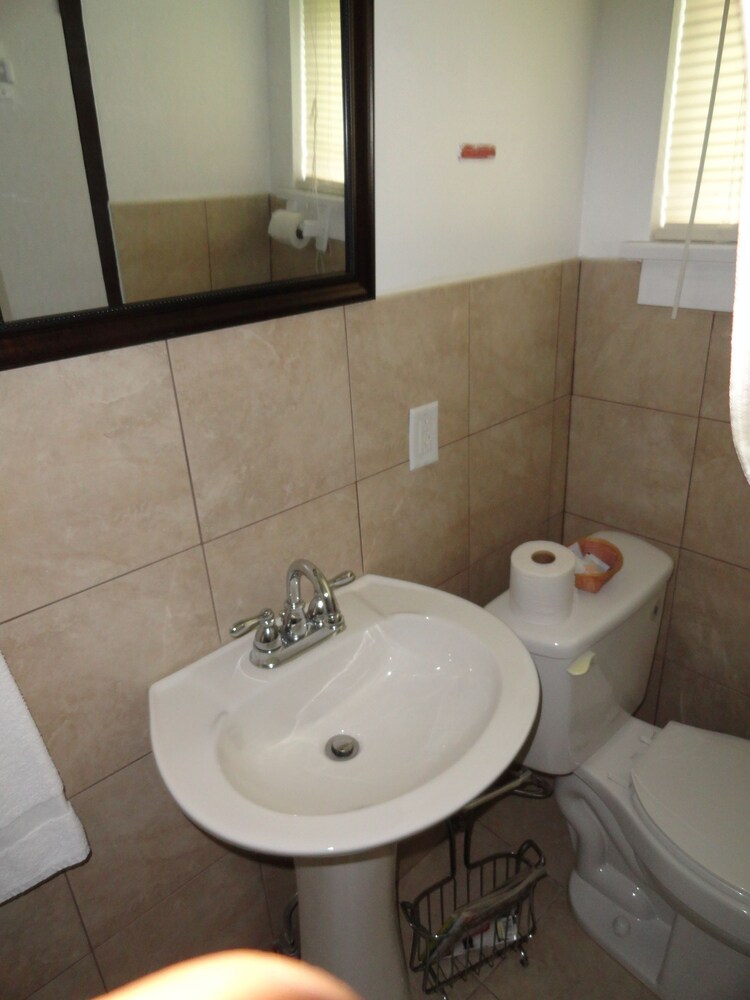 Elm Tree Motel - photo 14