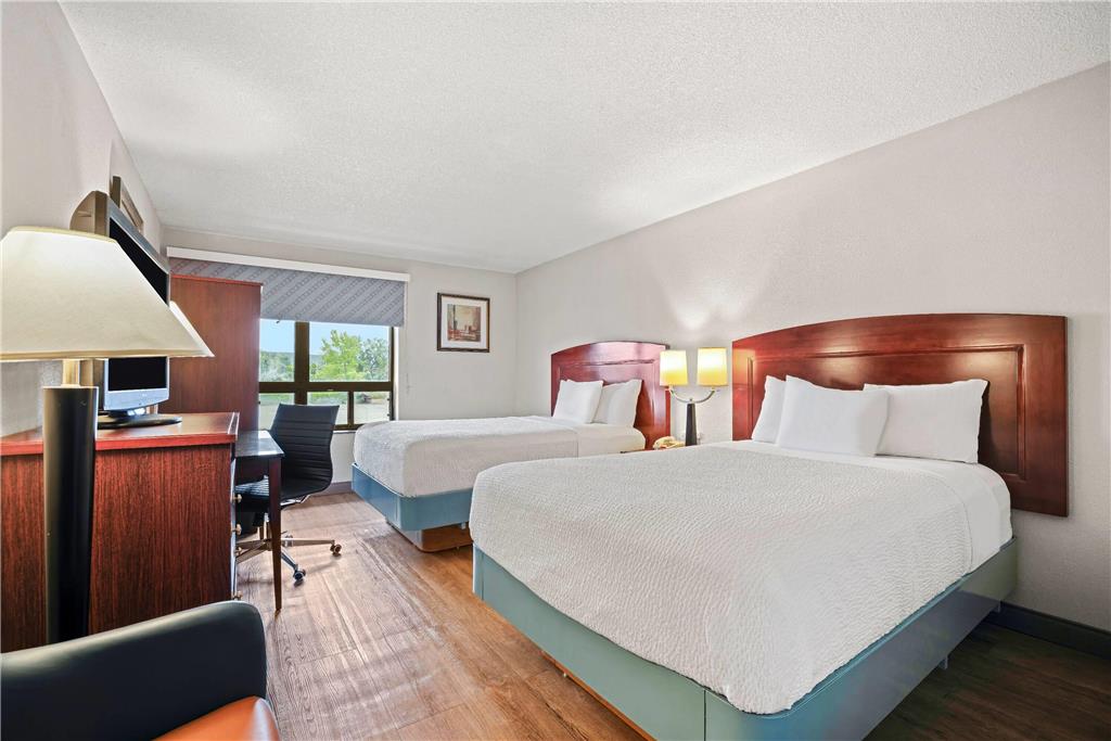 Days Inn by Wyndham Utica - photo 22