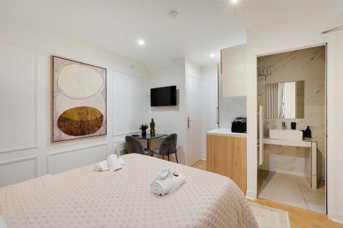 Modern Studio 2P Canal Saint Martin - last minute hotel in Paris