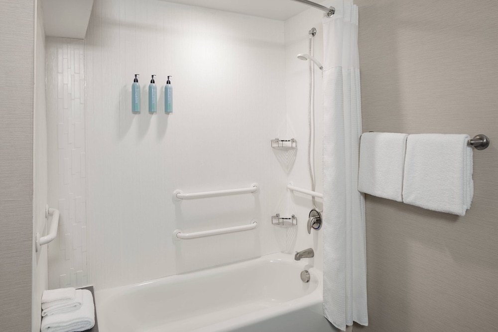Courtyard by Marriott Portland Airport - photo 19