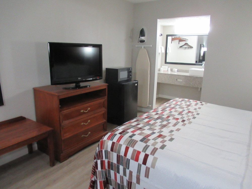 Red Roof Inn Walton Richwood - photo 6