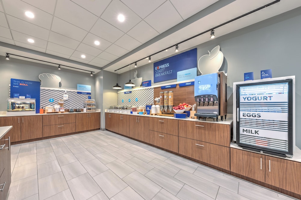 Holiday Inn Express & Suites Austin Airport East by IHG - photo 50