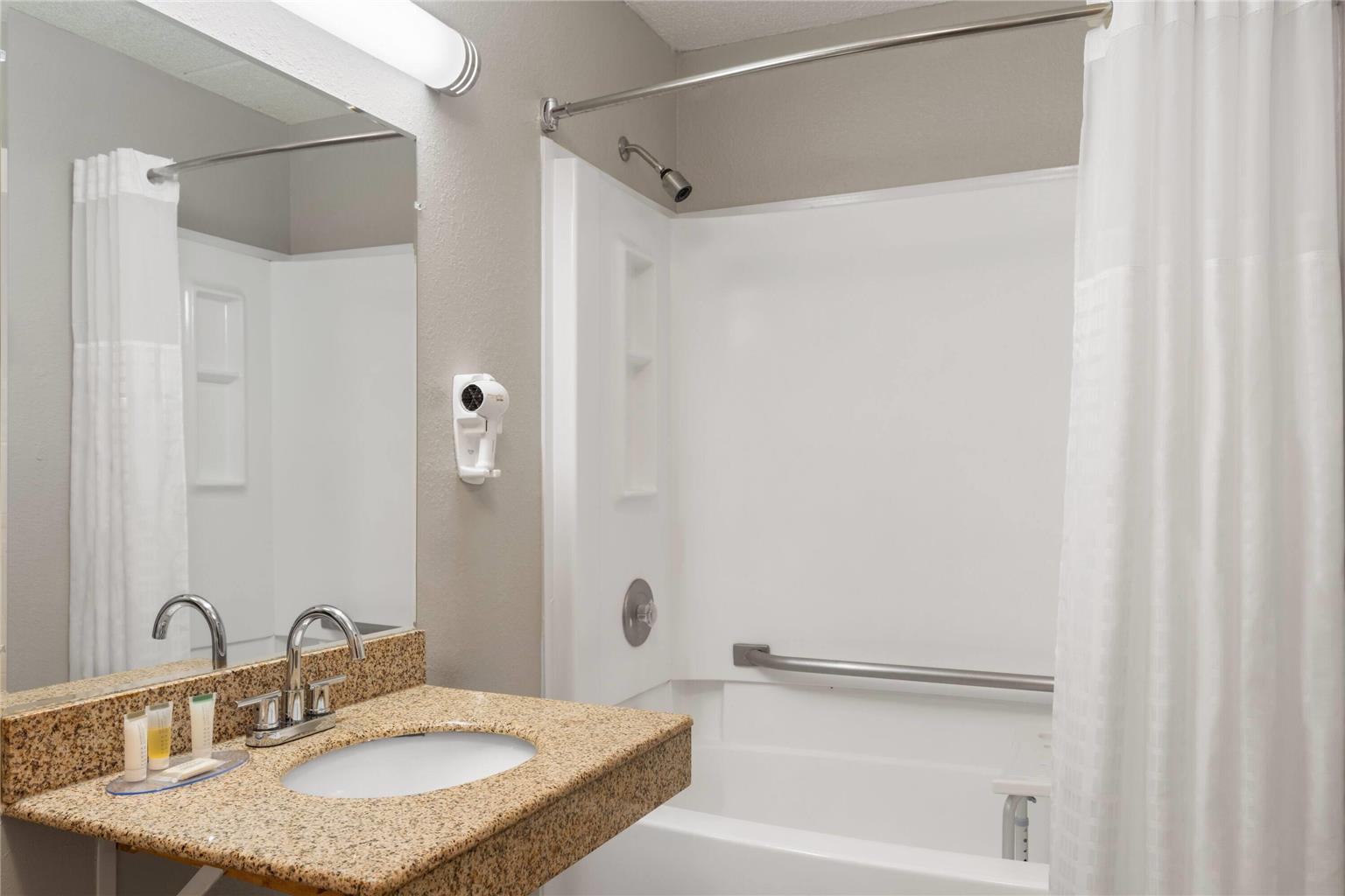Days Inn by Wyndham Cloverdale Greencastle - photo 15