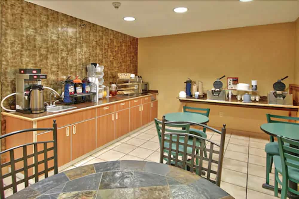 Western Skies Inn And Suites - photo 19