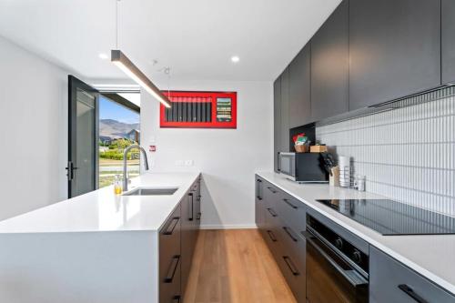 Alpine Escape — 4-Star Luxury Hotel in Wanaka, New Zealand