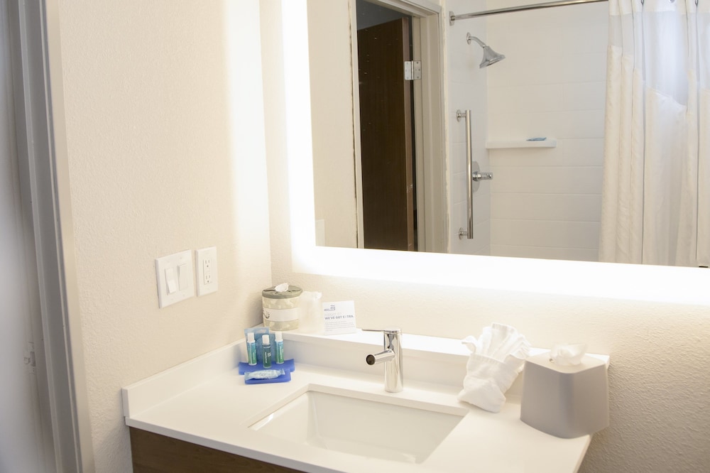 Holiday Inn Express & Suites Colorado Springs North by IHG - photo 37