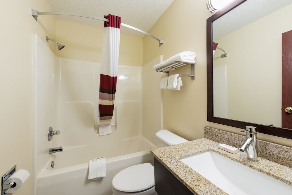 Red Roof Inn Auburn - photo 20