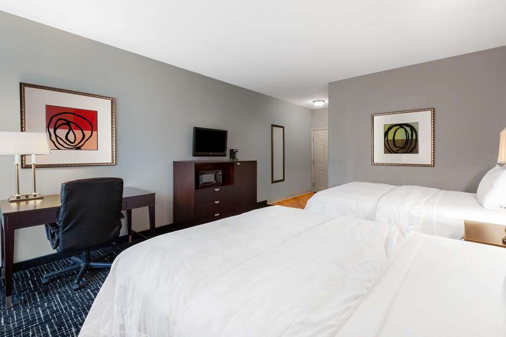 La Quinta Inn & Suites by Wyndham Lumberton - photo 27