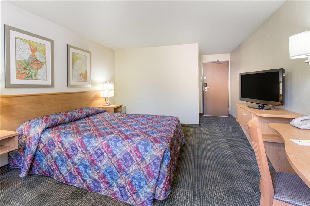 Super 8 by Wyndham Lacey Olympia Area - photo 14