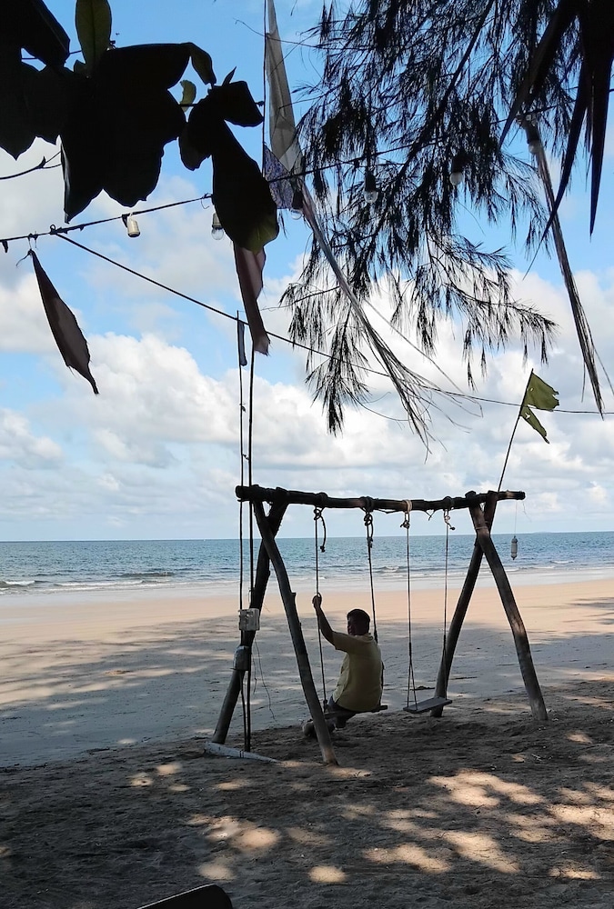 Jungle Bay Resort in Tha Mai, Thailand