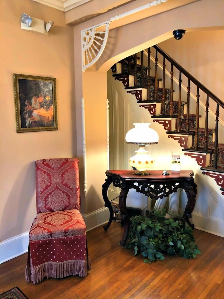 Inn of the Shenandoah - photo 2