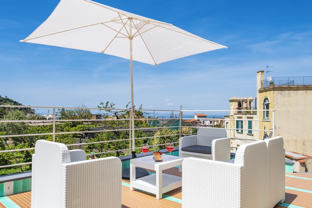 Radici House Elegant apt with Patio and View — 4-Star Luxury Hotel in Sant'agnello, Italy