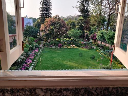 Private room with a view - last minute hotel in Dehra Dun