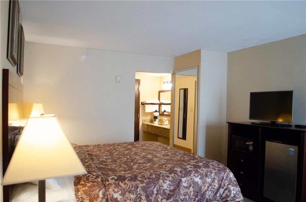 Rodeway Inn & Suites East Windsor - photo 17