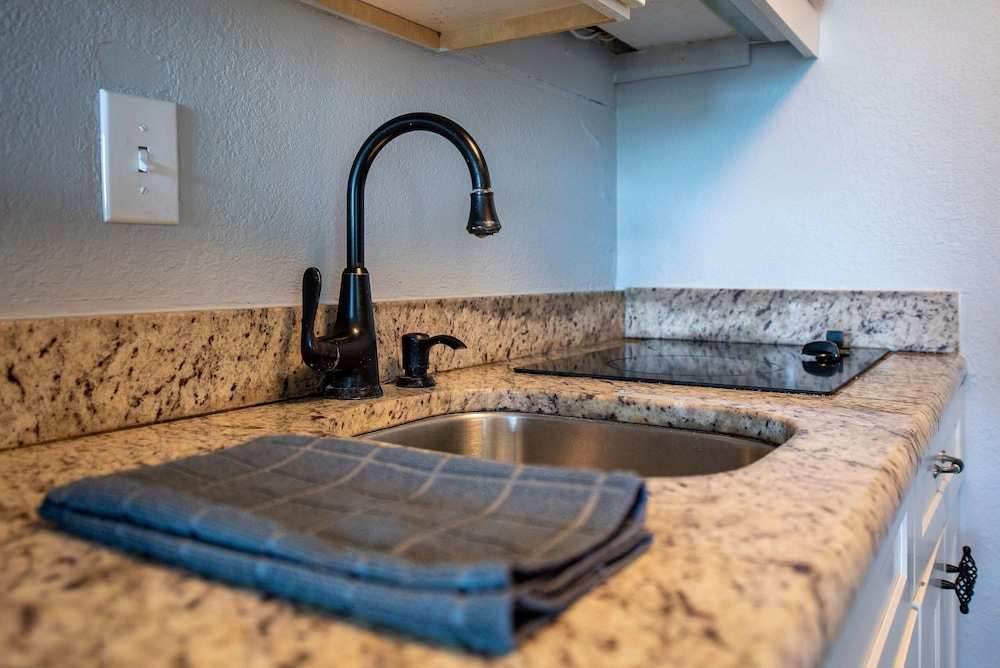 The Enclave Hotel and Suites - photo 20