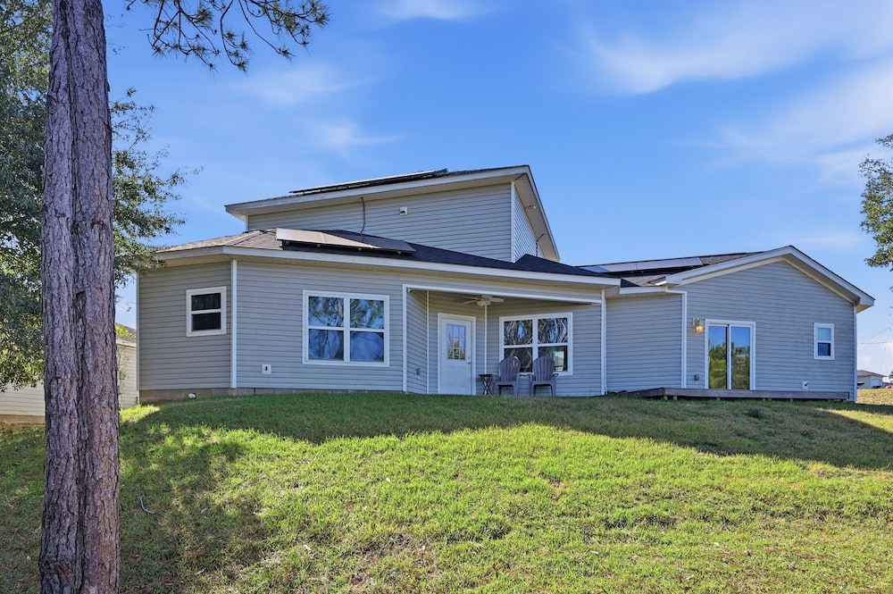 Modern Pine Scented Retreat 30 Mins To Beach 3 Bedroom Home 22326687 — Crestview
