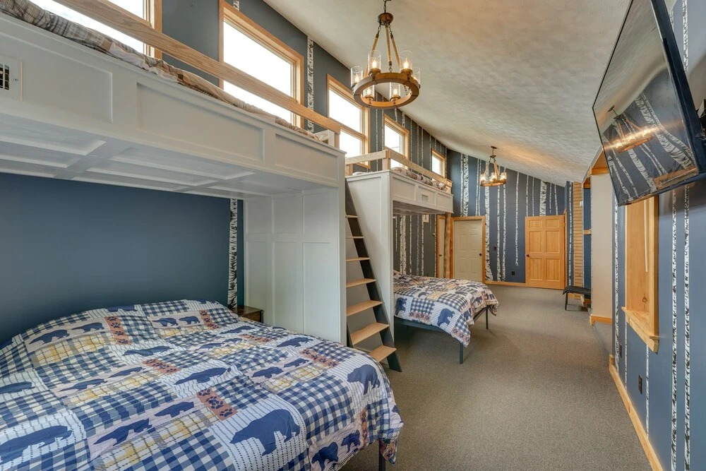Spacious Old Forge Condo w Patio & Fire Pit — Old Forge — photo 5
