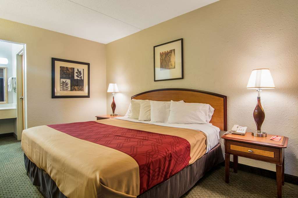 Econo Lodge Inn & Suites Conference Center - photo 13