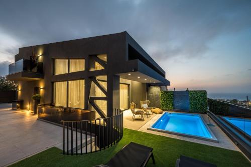Villa Lia 4 bedroom with Private Pool & Sea View — 4-Star Luxury Hotel in Kokkini Chani, Greece