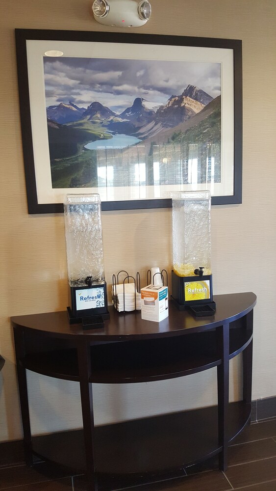 Comfort Inn & Suites Near University of Wyoming - photo 2