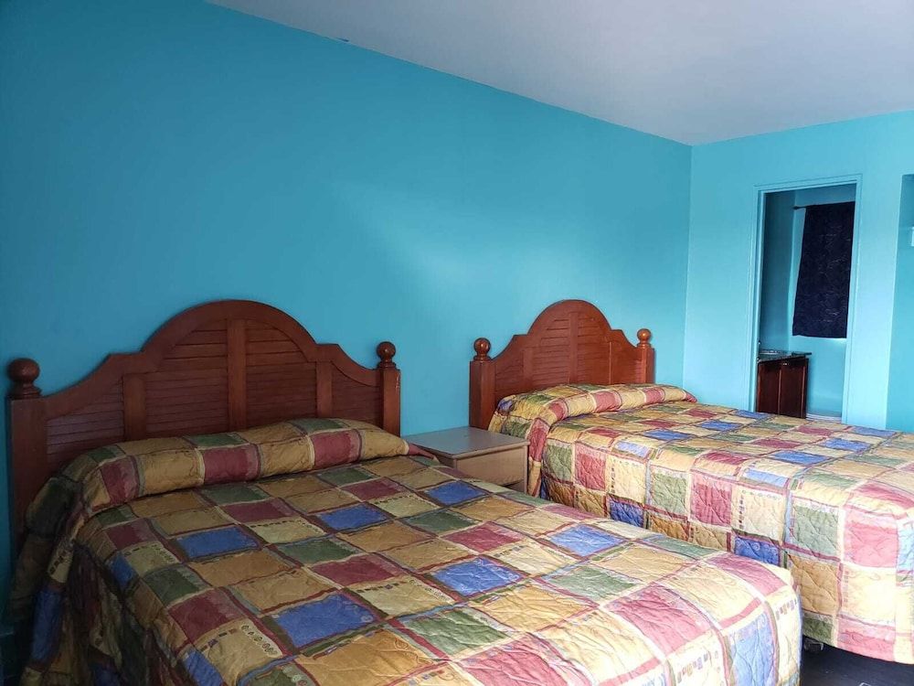 Slumberland Motel - photo 8