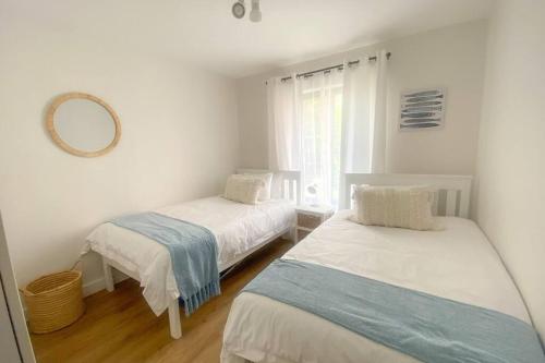 Kalk Bay Stylish 2Bed with Balcony Views & Pool 34SJT