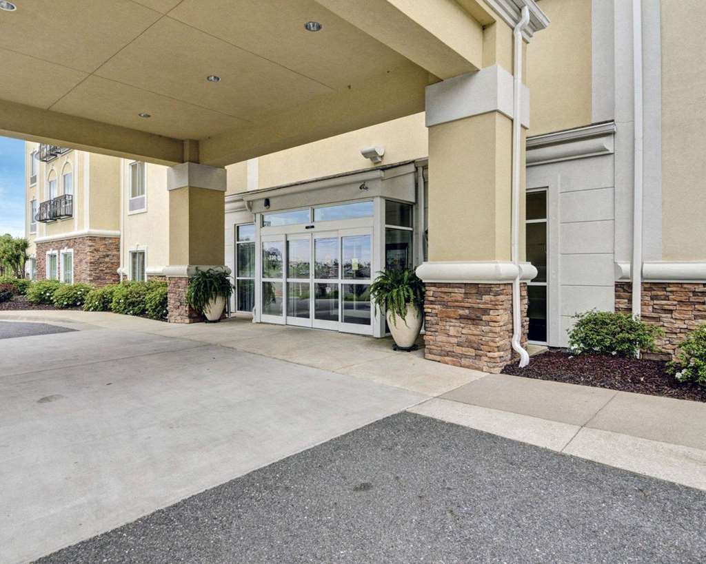 Comfort Suites near Hot Springs Park in Hot Springs, United States