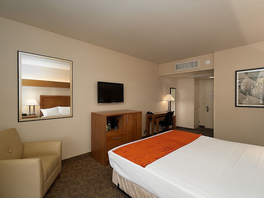 Kellogg West Conference Center and Hotel - photo 15