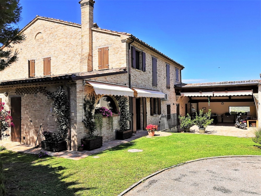 Villa in Marche With Private Pool — 4-Star Luxury Hotel in Tavullia, Italy