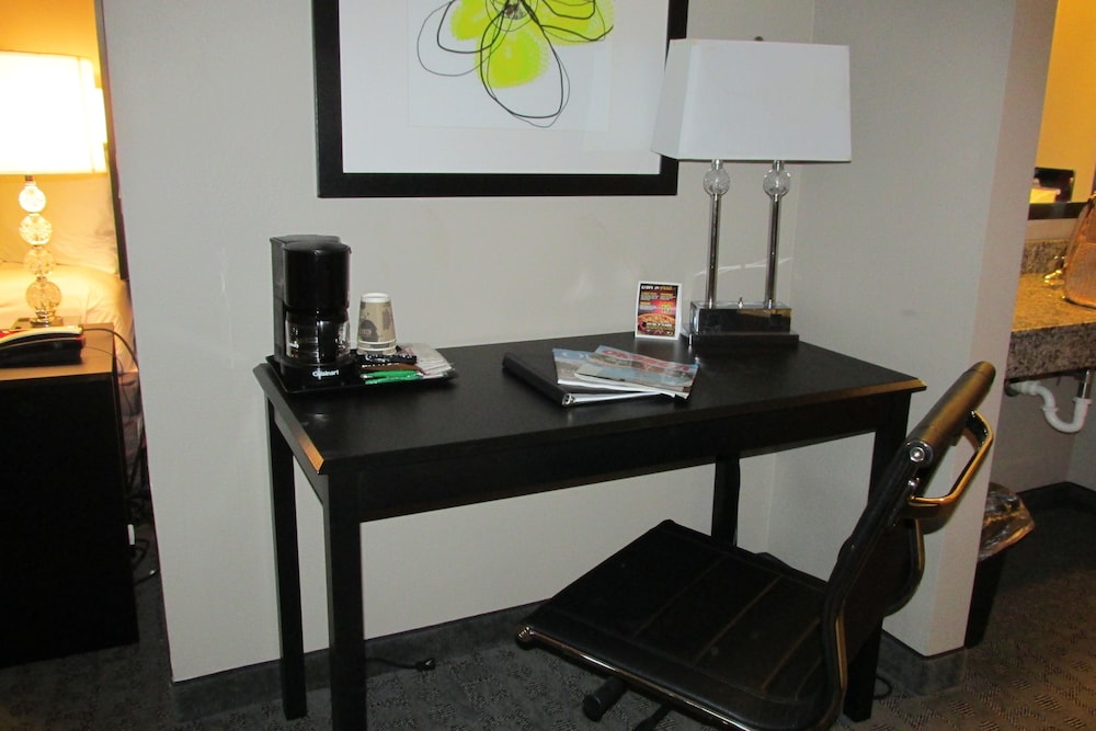 Okoboji Inn & Suites - photo 20