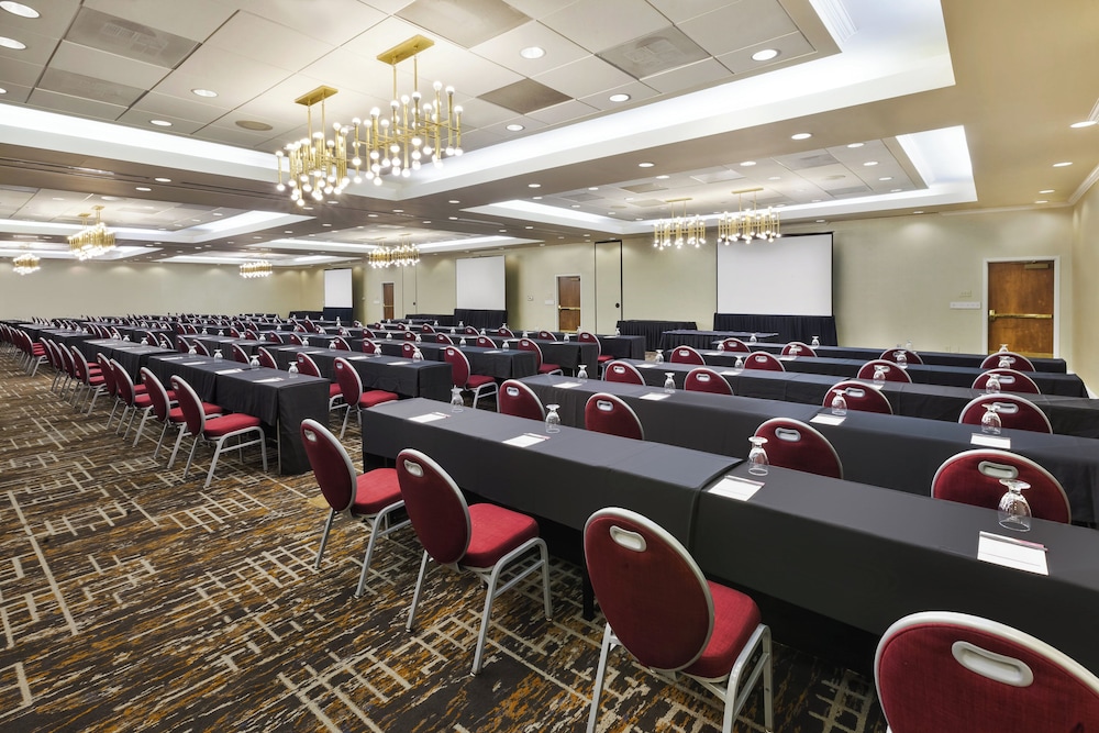 Crowne Plaza Dulles Airport by IHG - photo 96
